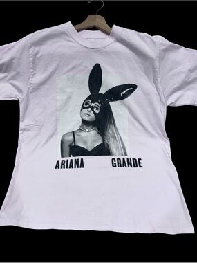 Ariana Grande Dangerous Woman Tour Graphic Tee Sz Large Light Pink Made In USA